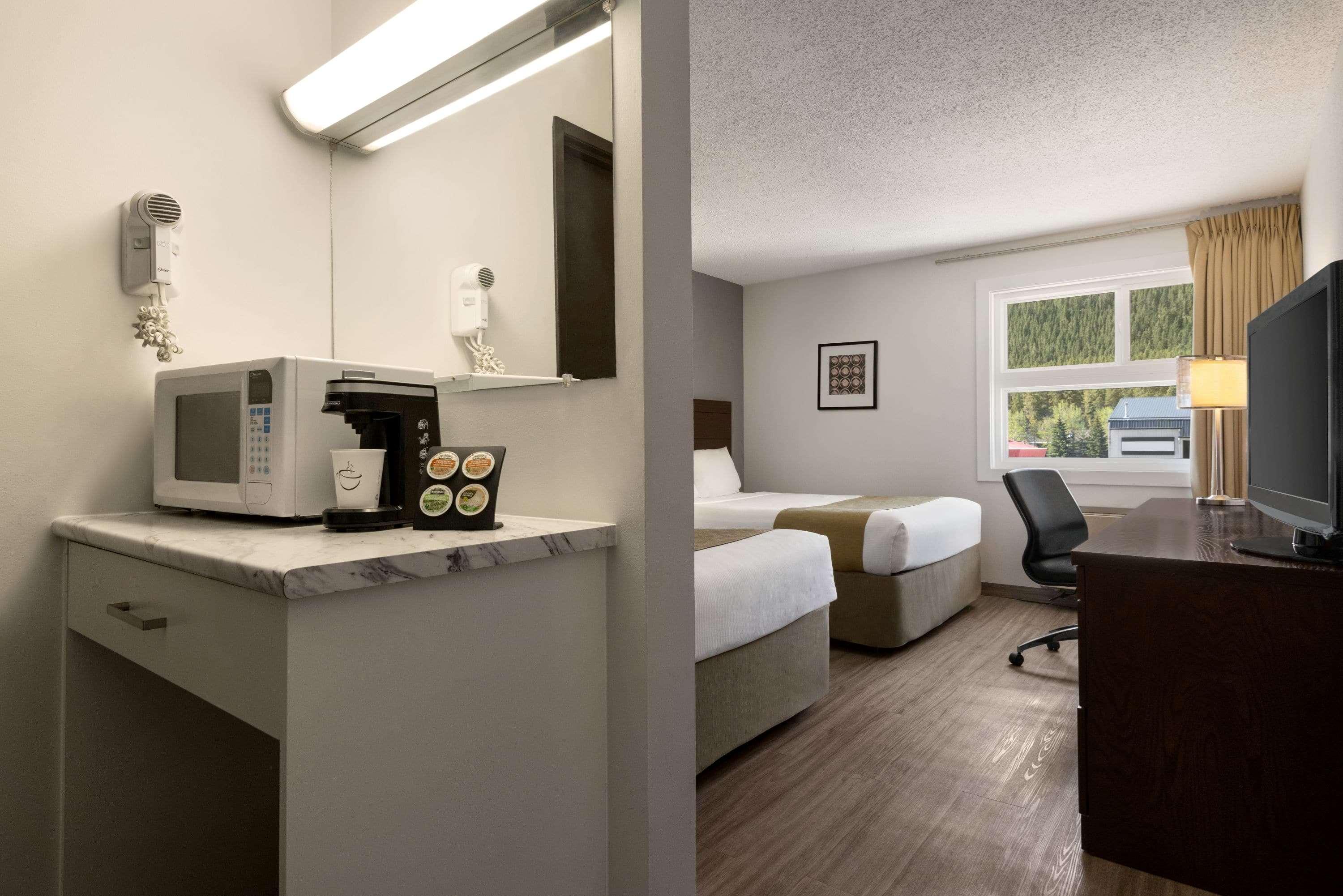 Travelodge By Wyndham Blairmore Esterno foto