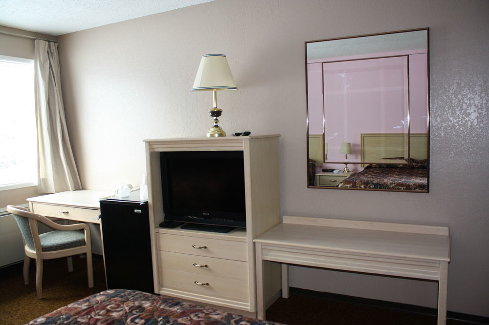 Travelodge By Wyndham Blairmore Esterno foto