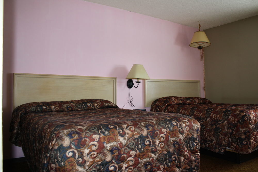 Travelodge By Wyndham Blairmore Esterno foto