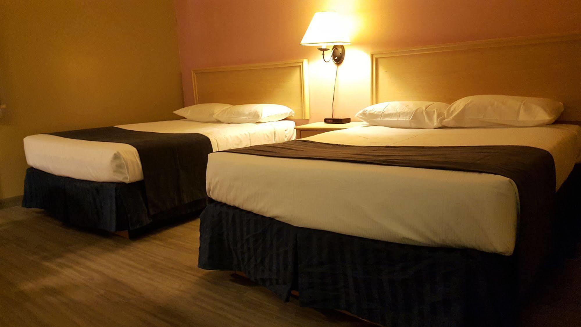 Travelodge By Wyndham Blairmore Esterno foto