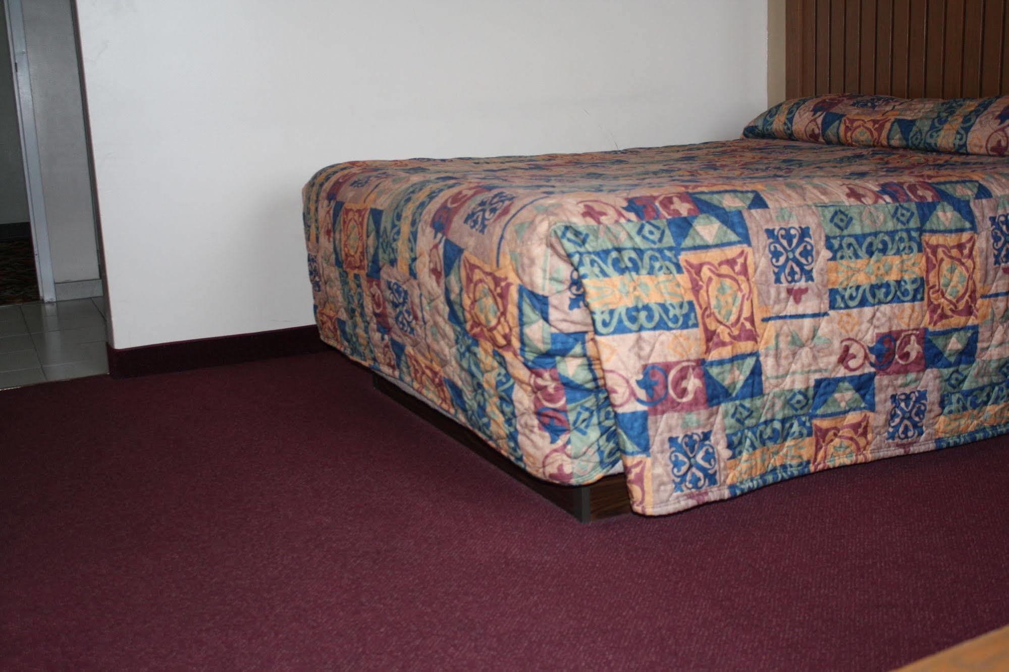 Travelodge By Wyndham Blairmore Esterno foto